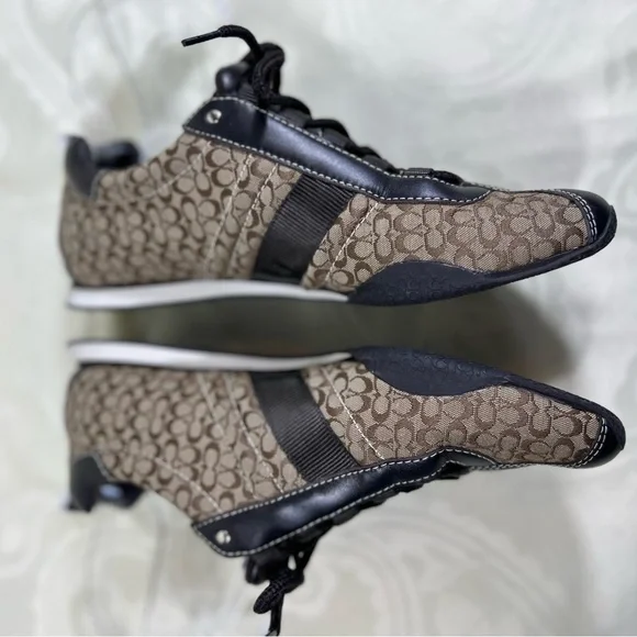 8.5 Coach Kelsie - Picture 3 of 11